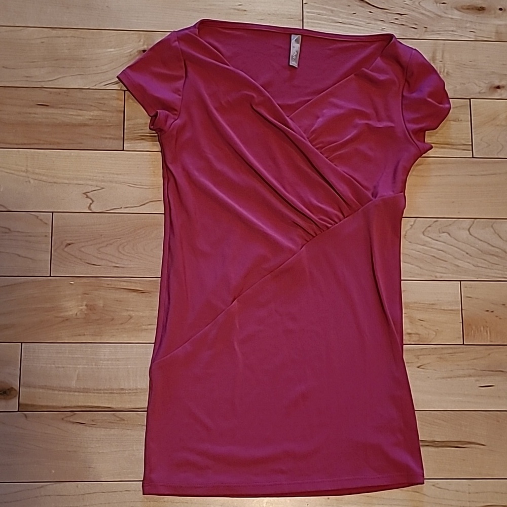 Thyme women's XS maternity t-shirt